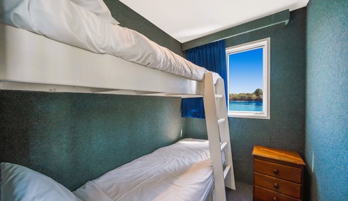 Family Houseboat, 4 Bedrooms (Osprey)