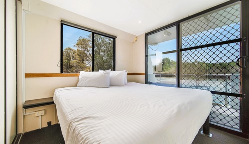 Luxury Houseboat, 4 Bedrooms (Shangri Lah)