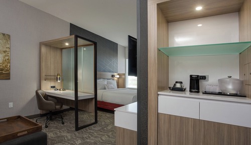 Suite, 1 cama de matrimonio grande (Mobility Accessible, Roll-In Shower)