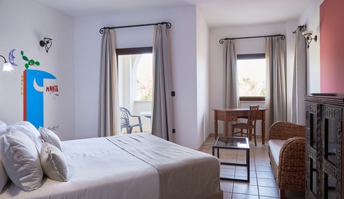 Habitación con 1 cama doble o 2 individuales, balcón