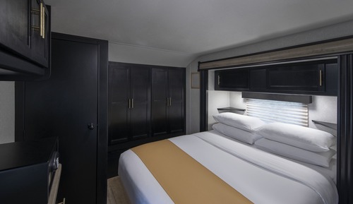 Premium Caravan with Scenic Mountain Views & Complimentary Adventure Activities