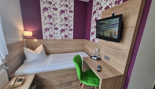 Habitación básica con 2 camas individuales