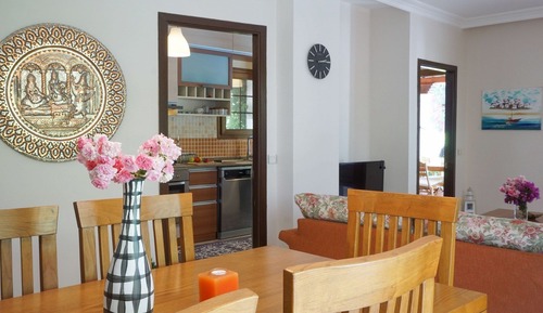 Villa (Dolphin 1 )