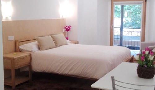 Estudio, baño privado