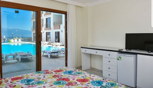 Estudio romántico, 1 cama de matrimonio, vistas a la piscina, junto a la piscina