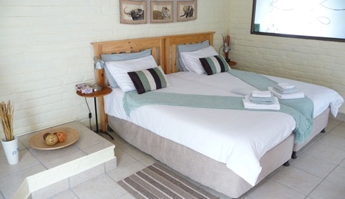 Habitación estándar con 1 cama doble o 2 individuales, patio