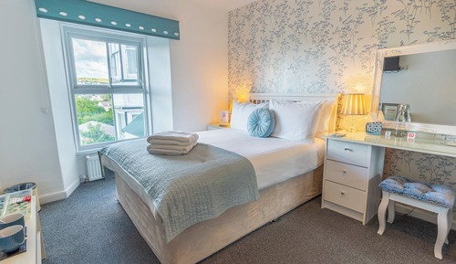 Habitación estándar con 1 cama doble o 2 individuales (Room 3 1st Floor)