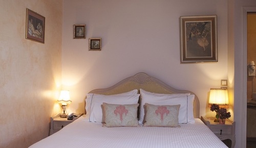 Habitación triple superior, chimenea