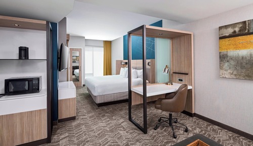 Suite, 1 cama de matrimonio grande (Mobility/Hearing Accessible, Tub)