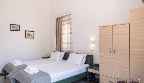 Estudio, vistas al jardín