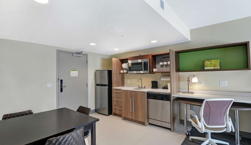 Suite, 1 cama de matrimonio grande, accesible para personas con discapacidad (Roll-In Shower)