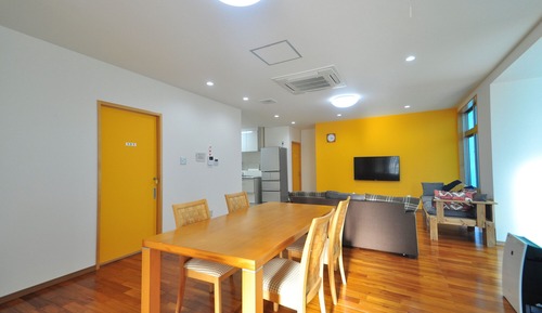 Habitación con 2 camas individuales, en edificio anexo