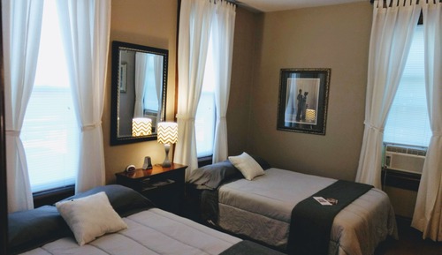 Habitación básica doble, 2 camas dobles, chimenea (Daisy Buchanan Room)