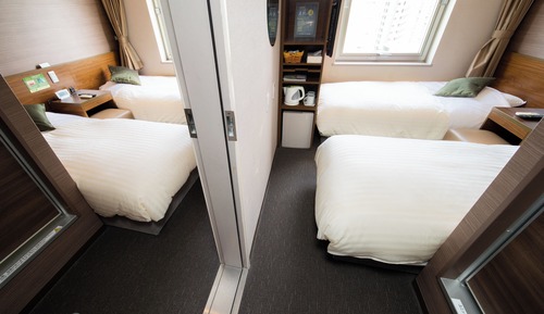 Habitación económica, no fumadores (Twin room, Adjoining, for 3-4 person)
