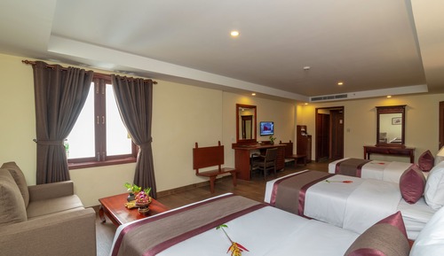 Deluxe Triple Room, Bathtub, Balcony