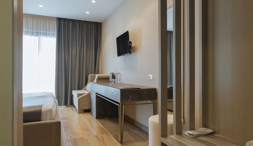 Habitación Confort doble, 1 cama de matrimonio grande con sofá cama, no fumadores