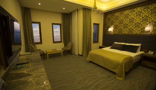 DELUXE GARDEN WIEW ROOM