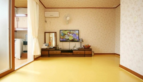 Room (Jasmine Ondol 3)