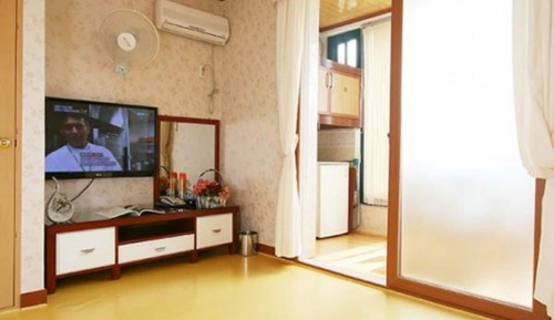 Room (Daisy Ondol 2)