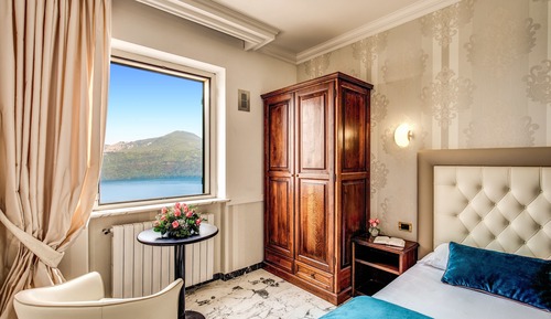 Habitación Confort doble, 1 cama doble, vistas al lago