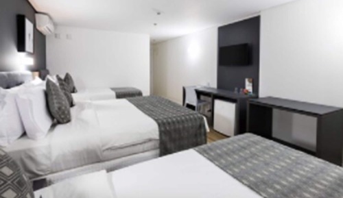 Habitación superior (cama casal + 2 solteiros)