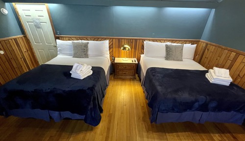 Habitación estándar, 2 camas de matrimonio, no fumadores (Room 305)