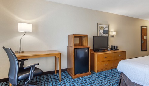 Habitación, 1 cama de matrimonio grande (Mobility/Hearing Accessible, Tub)