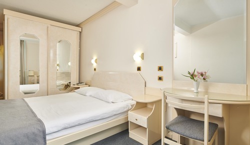 Classic room with balcony, Sea side