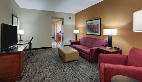 Suite, 1 cama de matrimonio grande, frigorífico y microondas (Upper Floor)