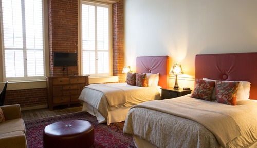 Habitación, 2 camas de matrimonio, vistas al río (Above Restaurant)