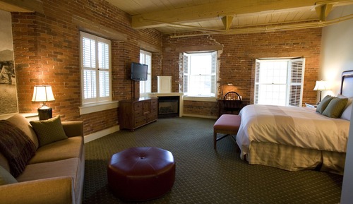 Suite (Pet, Sunapee)