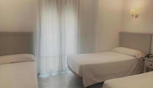 Habitación doble, 3 camas individuales (with extra bed)