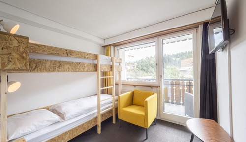 Habitación básica con 2 camas individuales