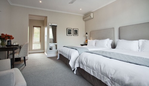 Standard Double Queen Courtyard.