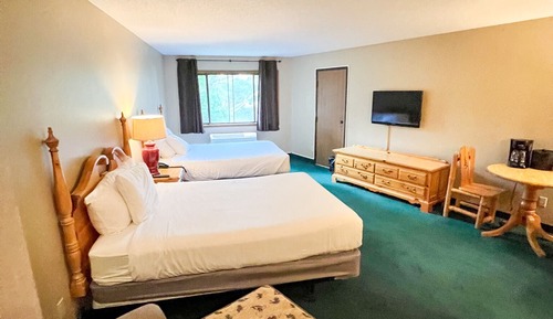Habitación, 2 camas de matrimonio (Five Pines Upper Queen)