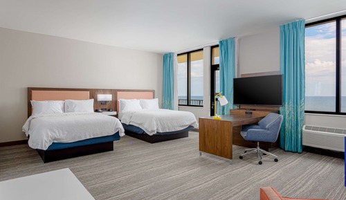 Estudio, 2 camas de matrimonio, balcón, frente a la playa