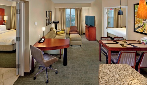 Suite, 2 habitaciones (Mobility/Hearing Access, Roll-In Shwr)