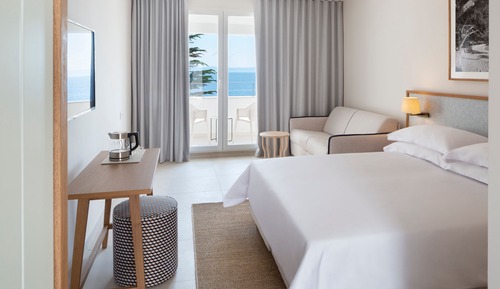 Habitación doble superior, balcón, vistas parciales al mar