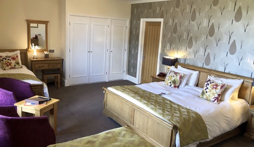 Habitación cuádruple superior, varias camas