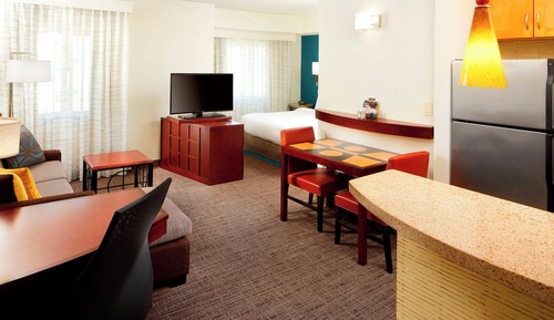 Estudio ejecutivo, 1 cama de matrimonio grande con sofá cama