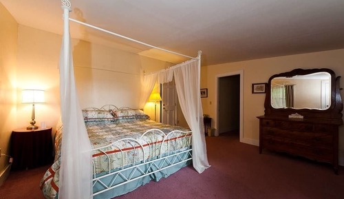 2 Bedroom Suite, 1 King, 1 Queen, 2 Bath 