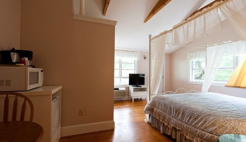 2 Bedroom Suite, 1 King, 2 Twins, 2 Bath