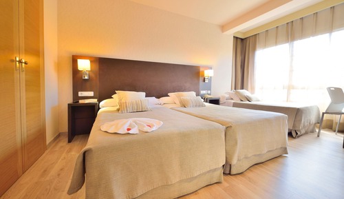 Habitación doble (with 2 extra beds, child)