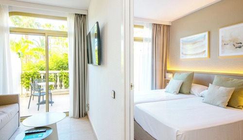 Apartment (1 adult) + PortAventura Park & Ferrari Land*