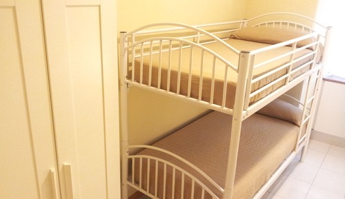 Habitación Doble Litera, baño compartido, planta baja