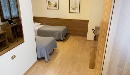 Habitación con 2 camas individuales