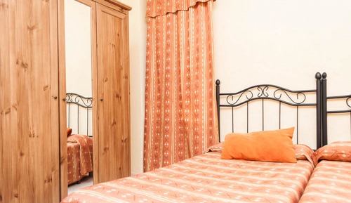 Habitación superior, 2 habitaciones, cocina básica, planta baja (for 5 people)