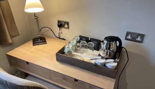 Habitación con 2 camas individuales, baño privado