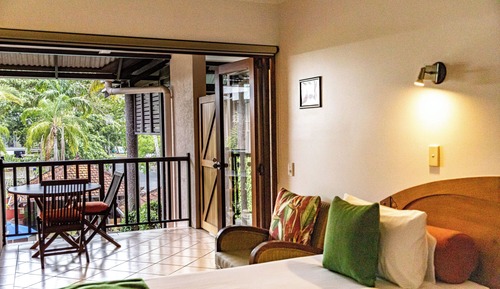 Estudio Deluxe, vistas a la piscina