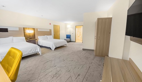 Habitación estándar, 2 camas de matrimonio, ducha adaptada (Communications, Roll-In Shower)